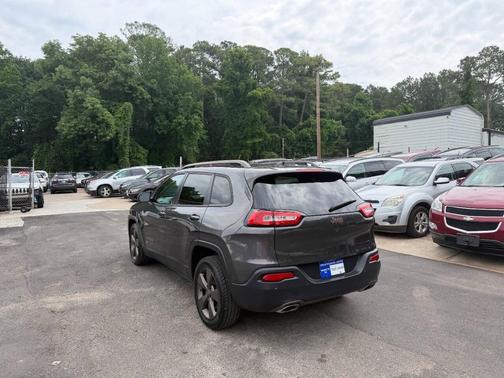 Granite Crystal Metallic Clearcoat 2016 Jeep Cherokee Latitude