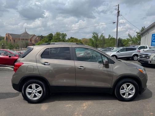 Brown 2020 Chevrolet Trax LT