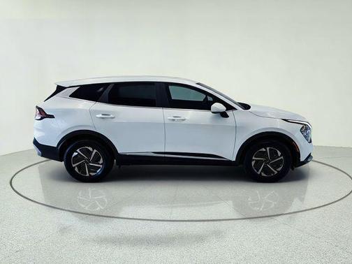 Snow White Pearl 2025 Kia Sportage Hybrid LX