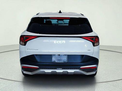 Snow White Pearl 2025 Kia Sportage Hybrid LX