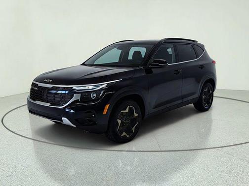 Fusion Black 2024 Kia Seltos EX