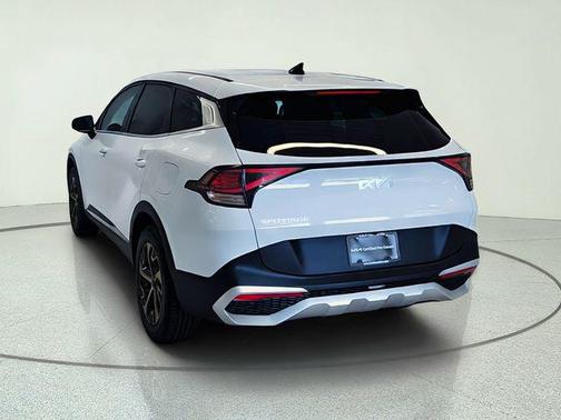 Glacial White Pearl 2024 Kia Sportage EX
