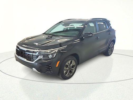 Fusion Black 2024 Kia Seltos S