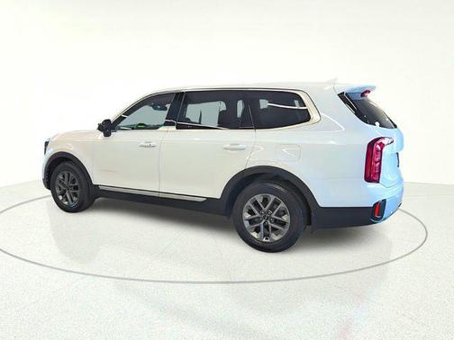 Glacial White Pearl 2023 Kia Telluride LX