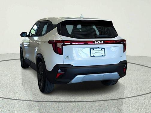 Snow White Pearl 2024 Kia Seltos LX