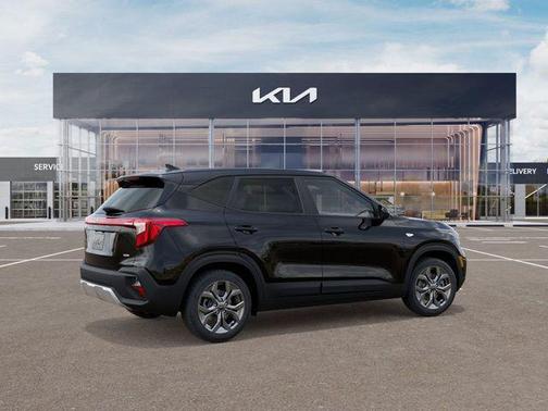 Fusion Black 2026 Kia Seltos LX
