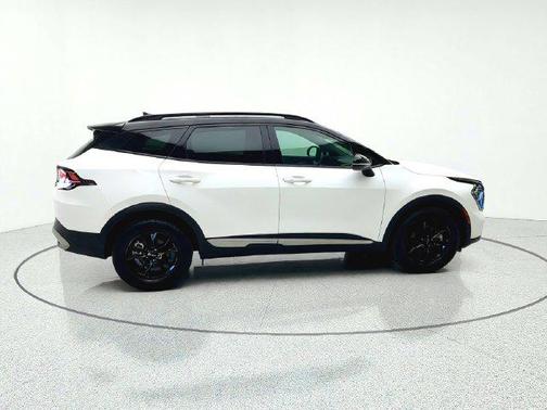 Glacier White Pearl/Ebony Black Roof 2024 Kia Sportage S