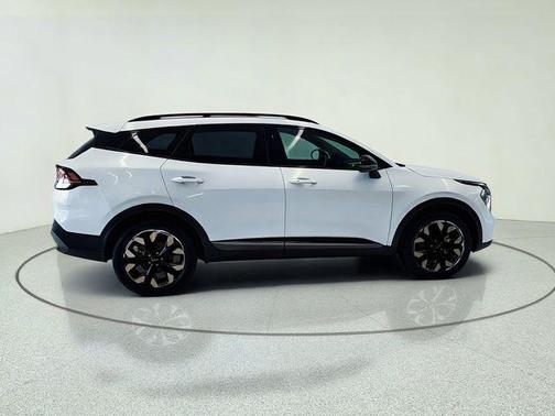 Glacial White Pearl 2024 Kia Sportage X-Line