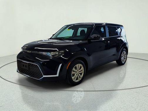 Fusion Black 2023 Kia Soul LX
