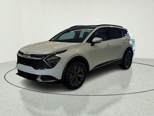 Glacial White Pearl 2023 Kia Sportage SX
