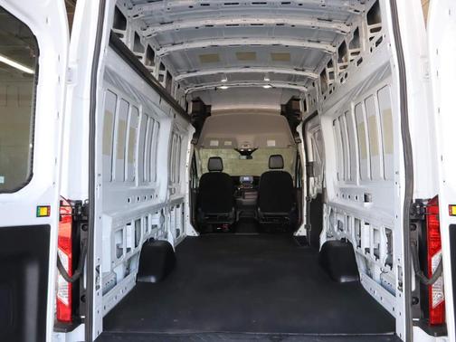 2022 Ford Transit-250 Base