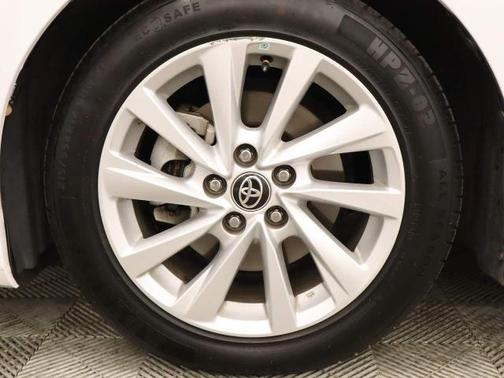 Super White 2022 Toyota Camry LE