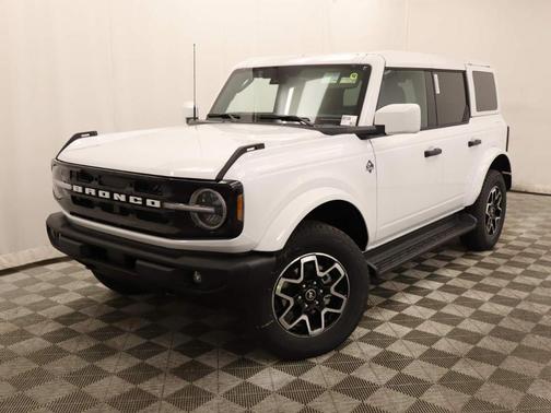 Oxford White 2026 Ford Bronco Outer Banks