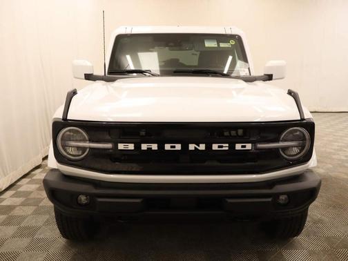 Oxford White 2026 Ford Bronco Outer Banks