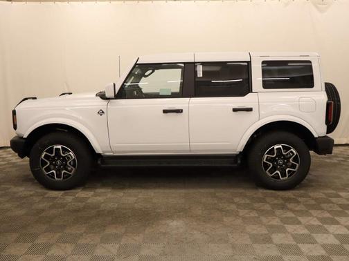 Oxford White 2026 Ford Bronco Outer Banks