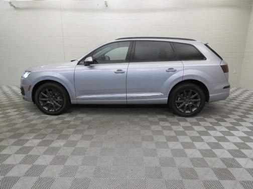 Photo 2 of 21 of 2019 Audi Q7 55 Premium Plus