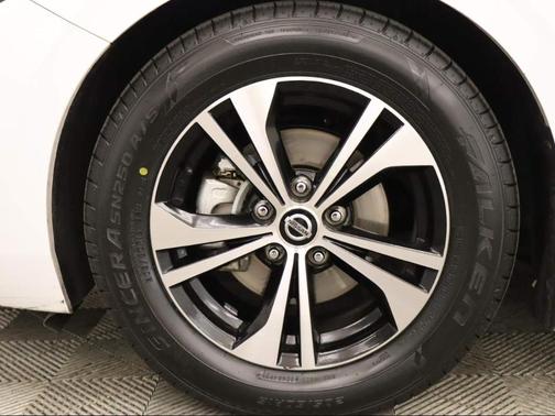 Cloud White 2023 Nissan Sentra SV