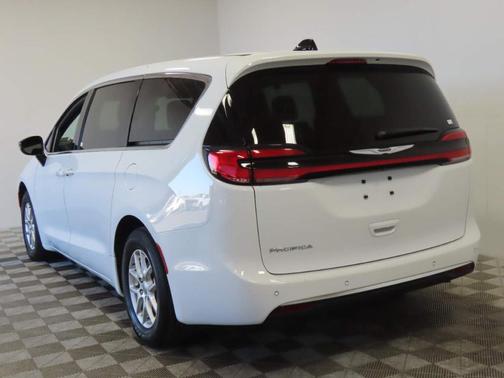 2024 Chrysler Pacifica Touring