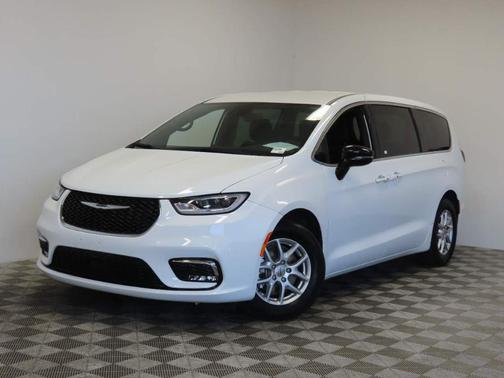 2024 Chrysler Pacifica Touring