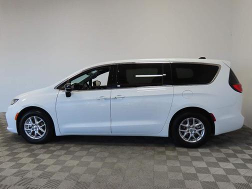 2024 Chrysler Pacifica Touring