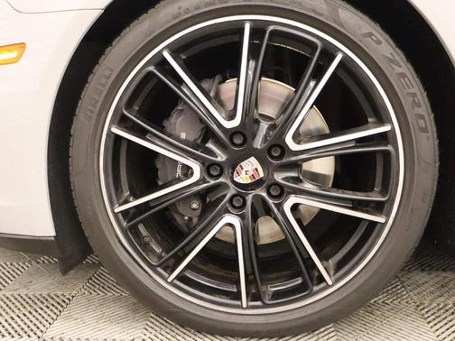 2019 Porsche Panamera 