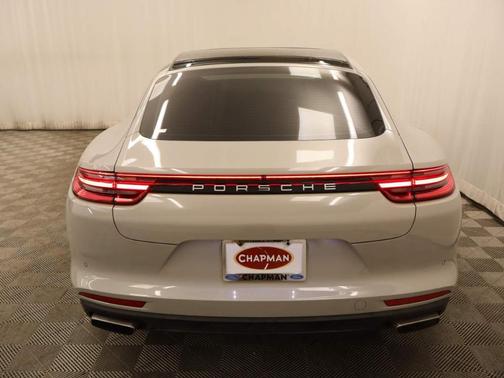 2019 Porsche Panamera 
