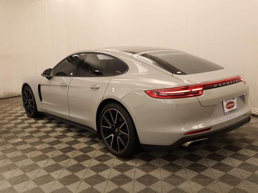 2019 Porsche Panamera 