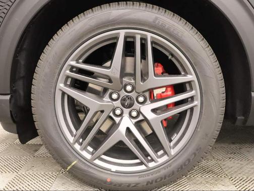 Agate Black Metallic 2026 Ford Explorer ST