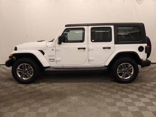 Bright White Clearcoat 2018 Jeep Wrangler Unlimited Sahara