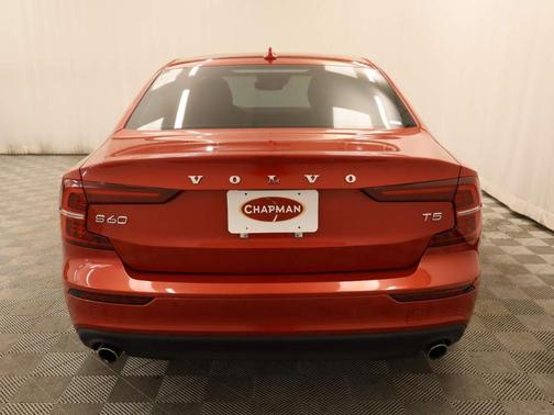 2020 Volvo S60 T5 Momentum