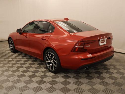 2020 Volvo S60 T5 Momentum