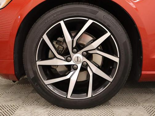 2020 Volvo S60 T5 Momentum