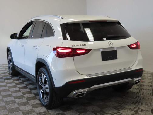 Polar White 2025 Mercedes-Benz GLA 250 Base