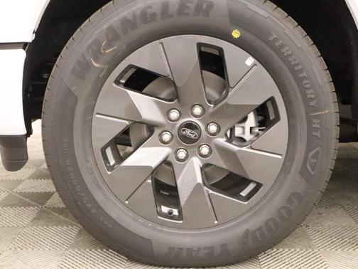 2025 Ford F-150 Lightning LARIAT