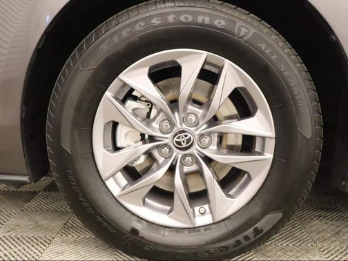 2024 Toyota Sienna XLE 8 Passenger