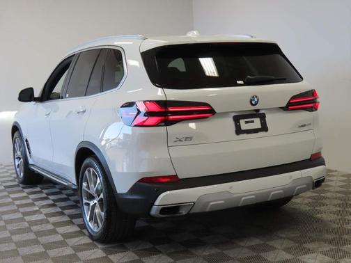 Alpine White 2025 BMW X5 xDrive40i