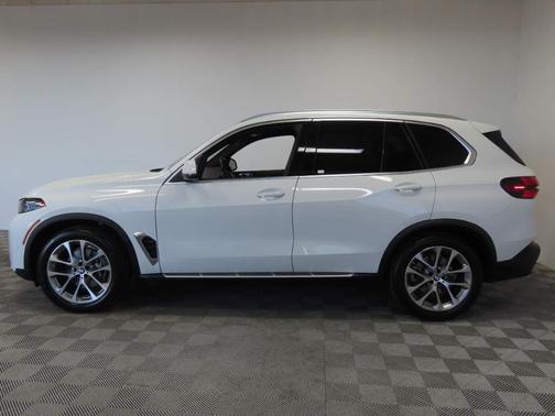 Alpine White 2025 BMW X5 xDrive40i