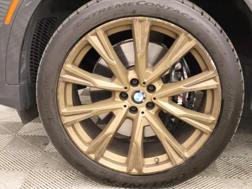 2022 BMW X7 M50i