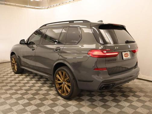 2022 BMW X7 M50i