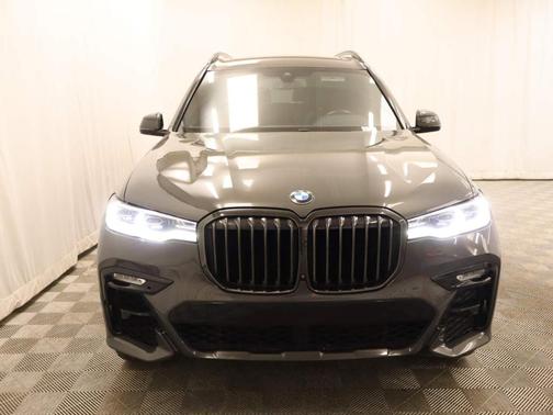 2022 BMW X7 M50i