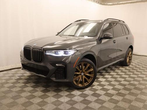 2022 BMW X7 M50i