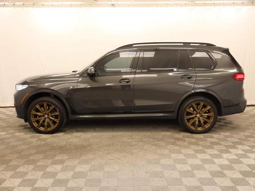 2022 BMW X7 M50i