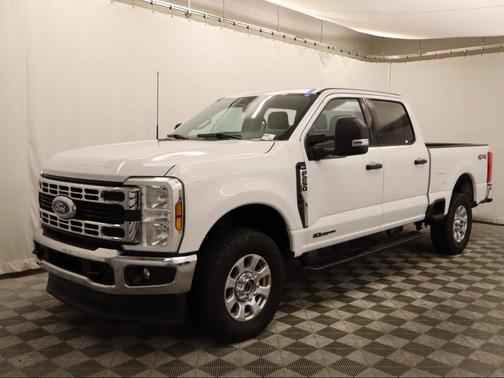 Oxford White 2024 Ford F-250 XLT Truck