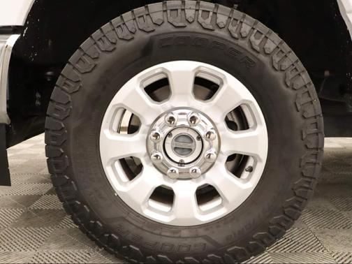 Oxford White 2024 Ford F-250 XLT