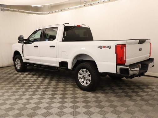 Oxford White 2024 Ford F-250 XLT