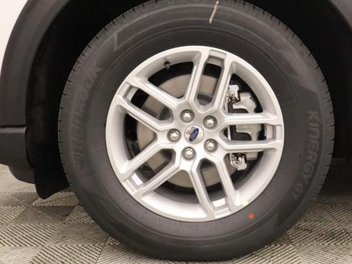 Star White 2026 Ford Explorer Active