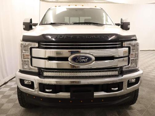 White Platinum Tri-Coat Metallic 2017 Ford F-250 Lariat