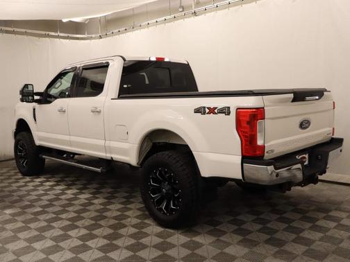 White Platinum Tri-Coat Metallic 2017 Ford F-250 Lariat