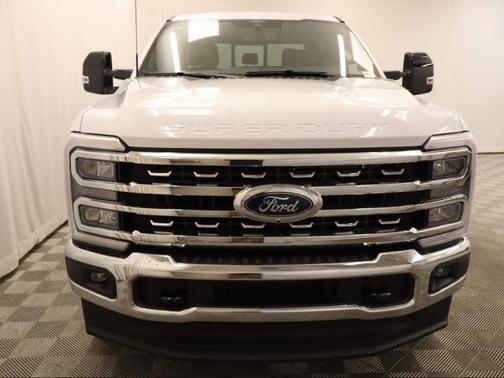 Oxford White 2026 Ford F-350 Lariat Super Duty