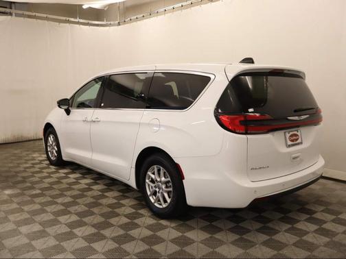 2024 Chrysler Pacifica Touring-L